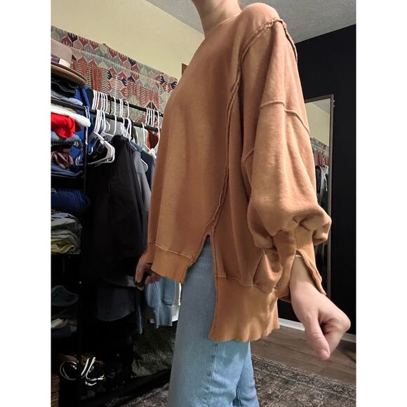 Free people with the free Camden sweatshirt - Picture 3 of 8